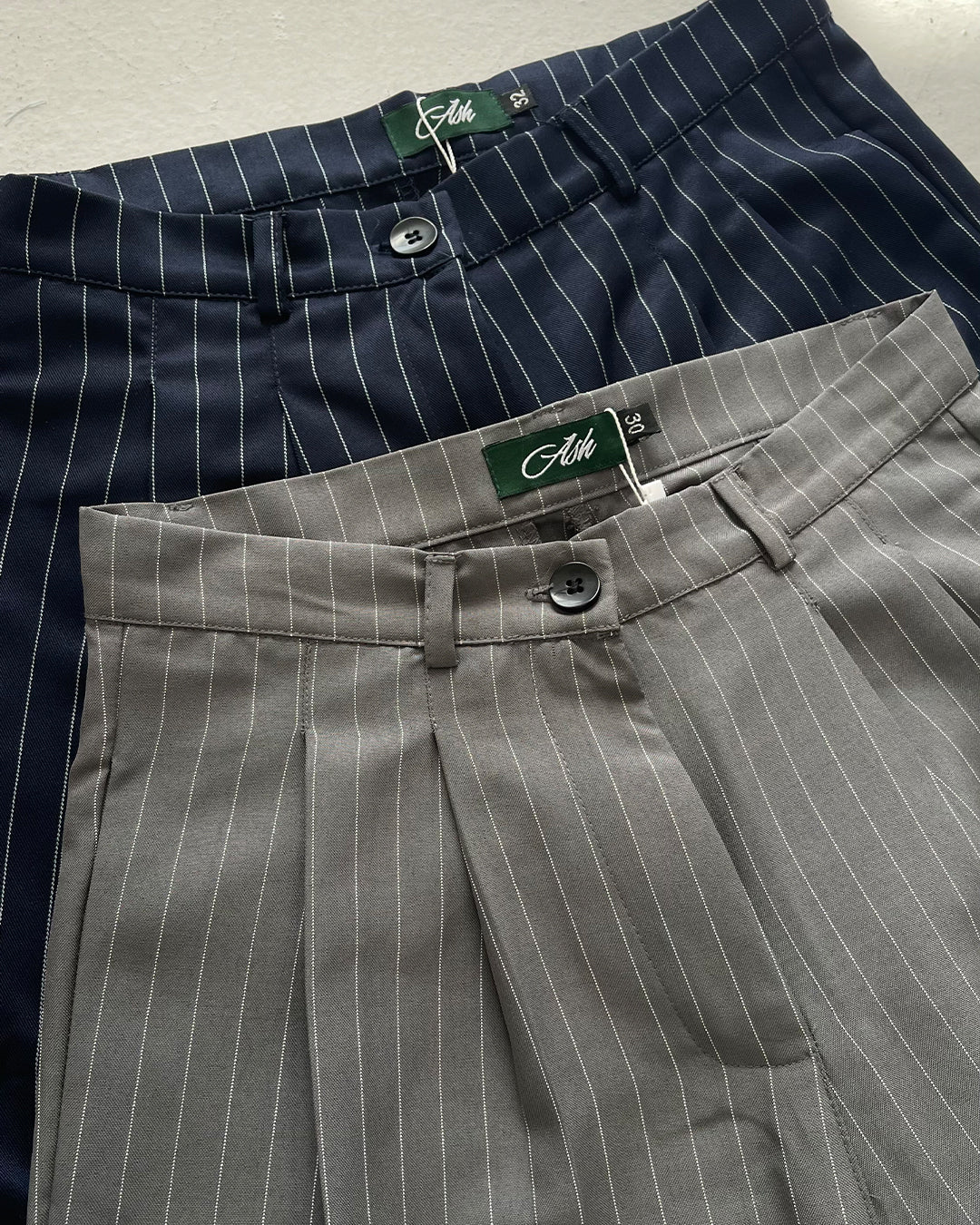 CLASSIC PINSTRIPED PANTS - GREY