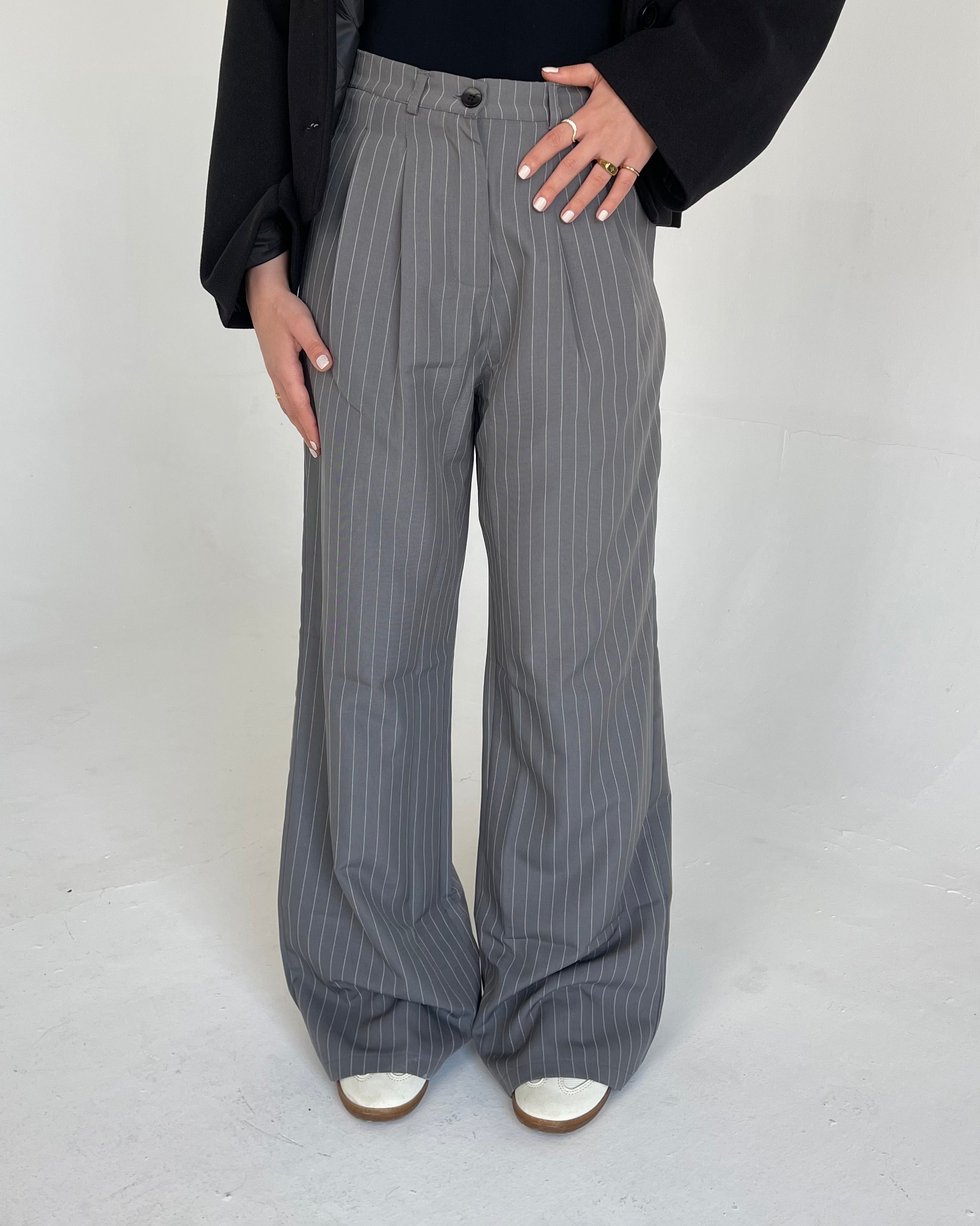 CLASSIC PINSTRIPED PANTS - GREY