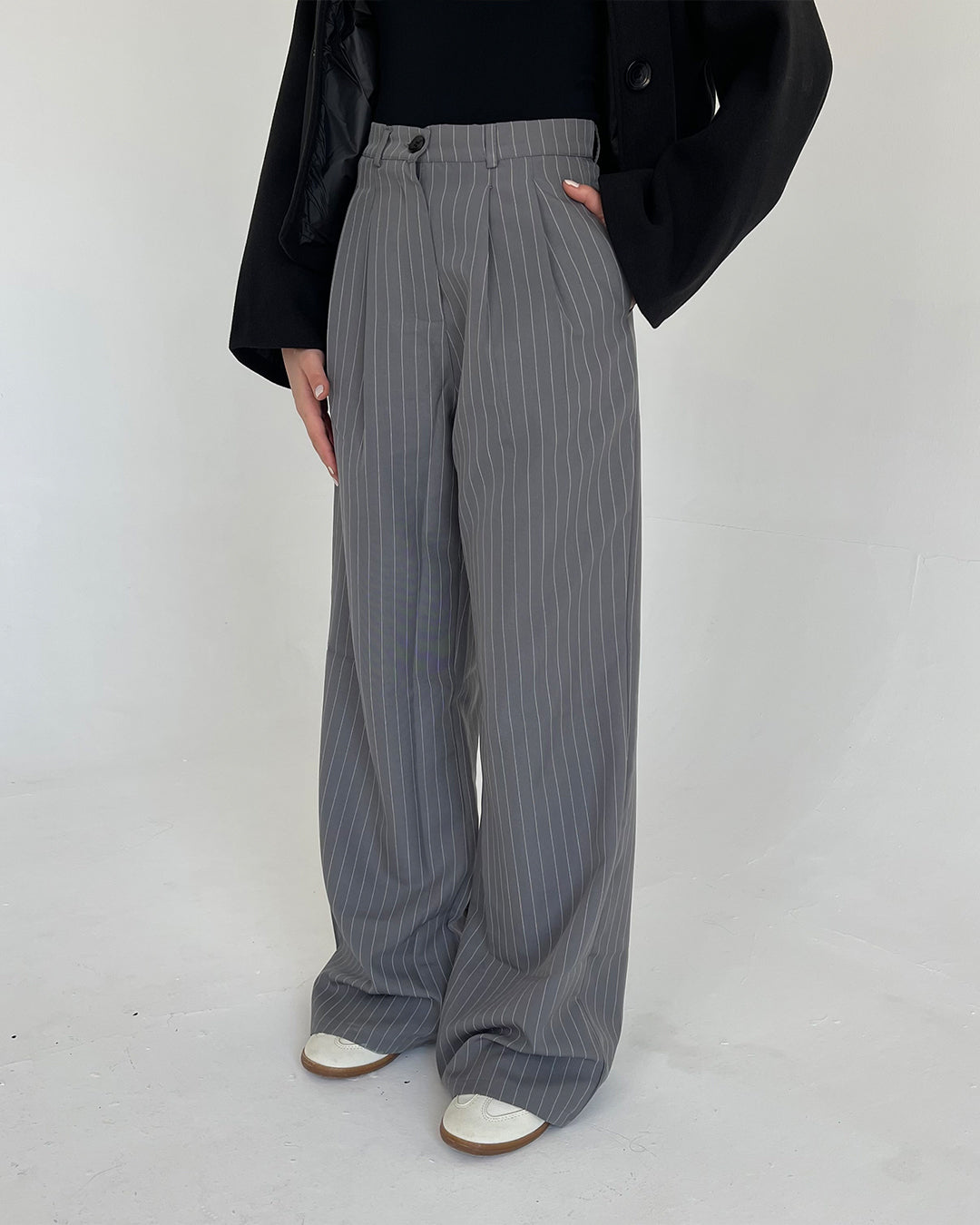 CLASSIC PINSTRIPED PANTS - GREY